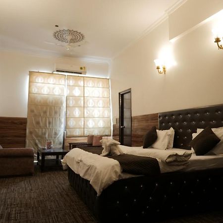 Hotel Kuber Rāi المظهر الخارجي الصورة