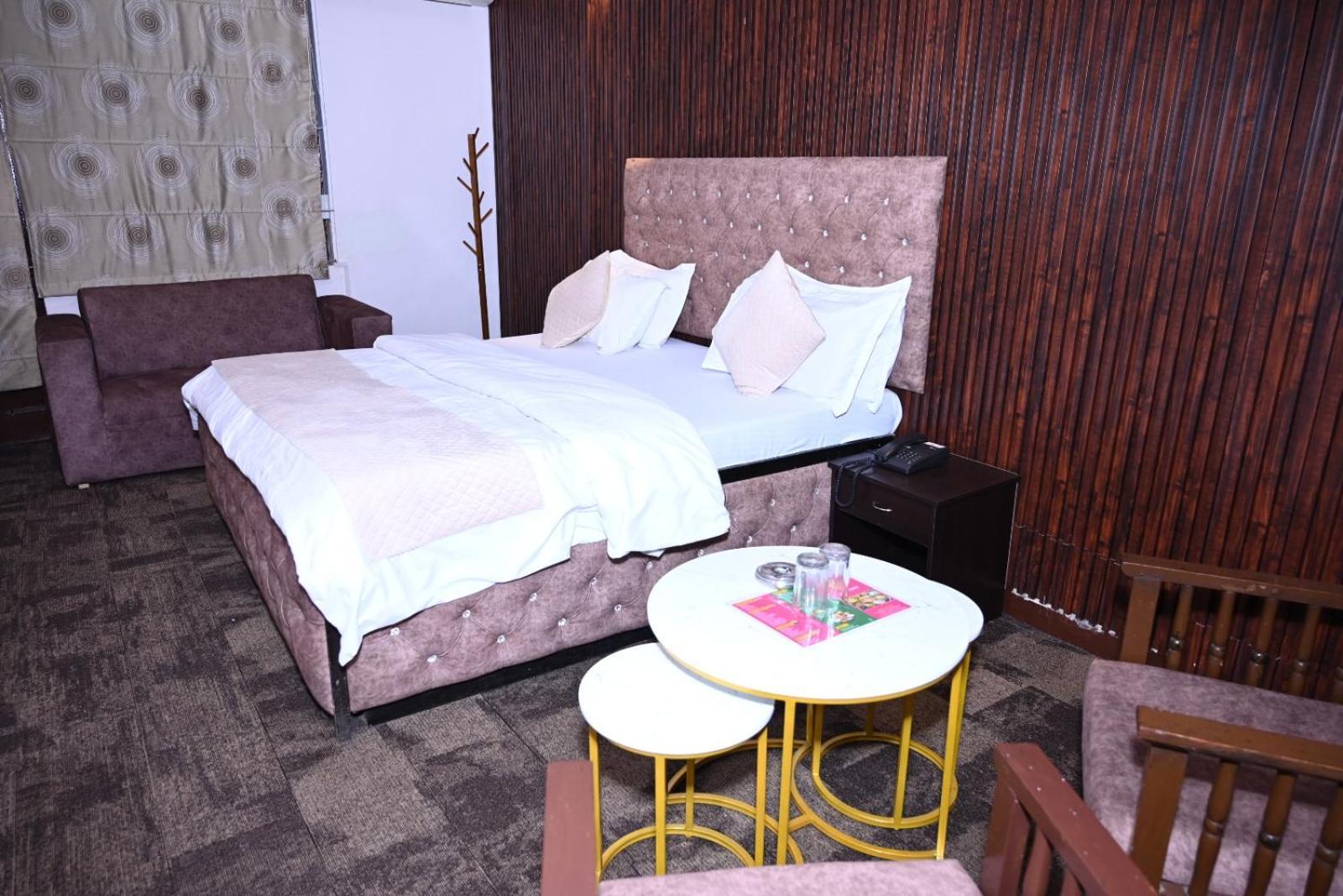 Hotel Kuber Rāi المظهر الخارجي الصورة