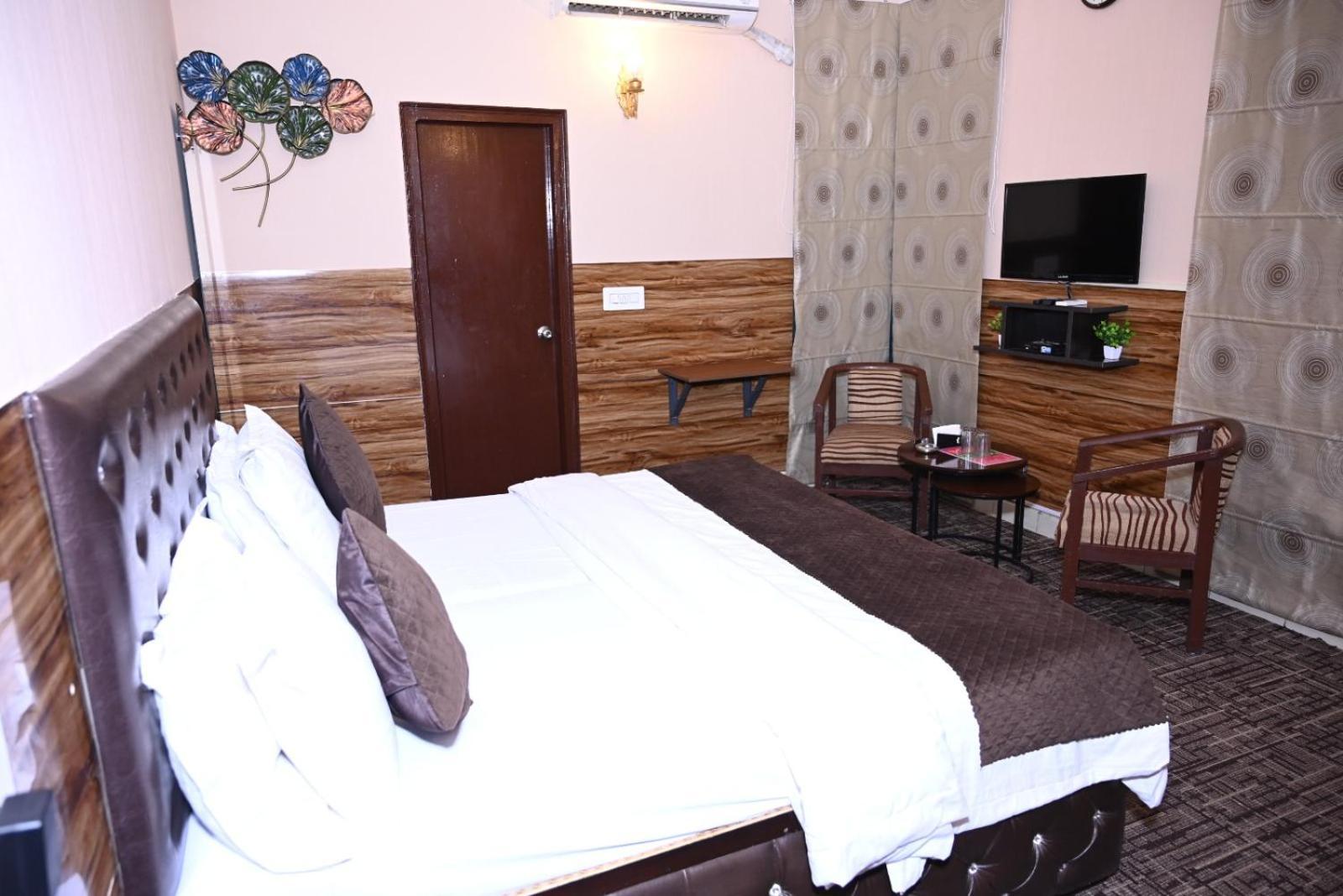 Hotel Kuber Rāi المظهر الخارجي الصورة