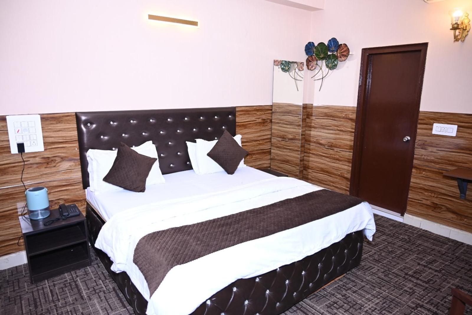 Hotel Kuber Rāi المظهر الخارجي الصورة