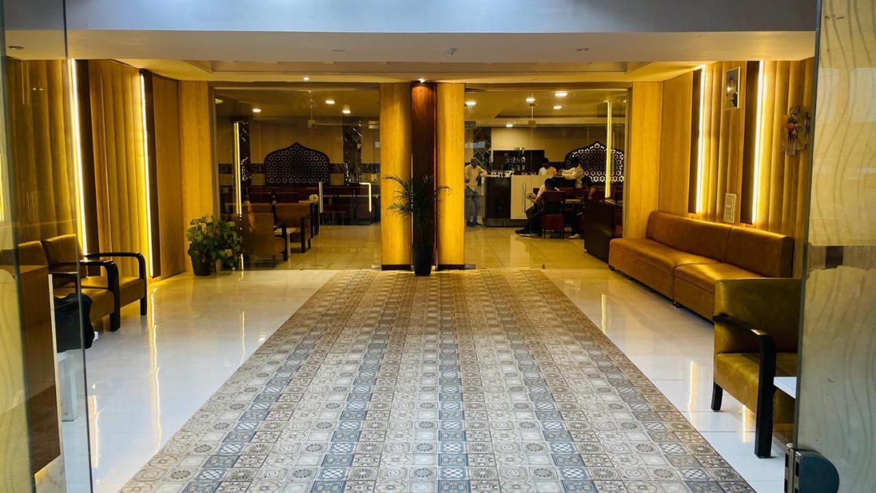 Hotel Kuber Rāi المظهر الخارجي الصورة