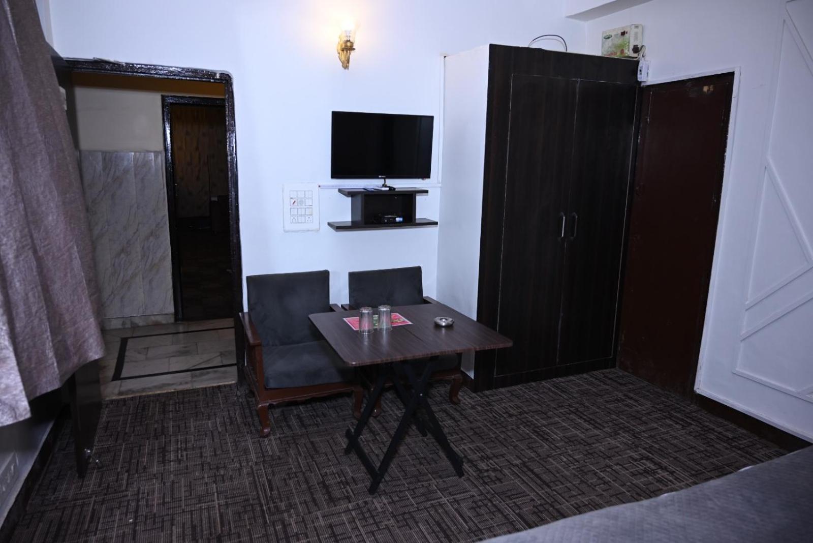 Hotel Kuber Rāi المظهر الخارجي الصورة